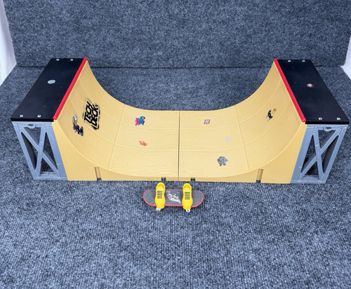 Tech deck half pipe ramp - tech,