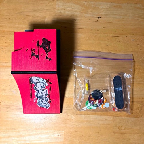 Tech deck fingerboard ramp - tech,